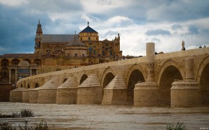 Puente_romano_y_mezquita_Cordoba